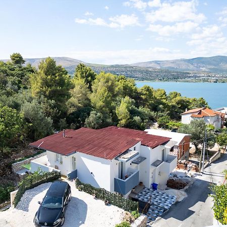 New,Close To The Beach Apartment With Domestic Olive Oil And Wine Трогир Екстериор снимка
