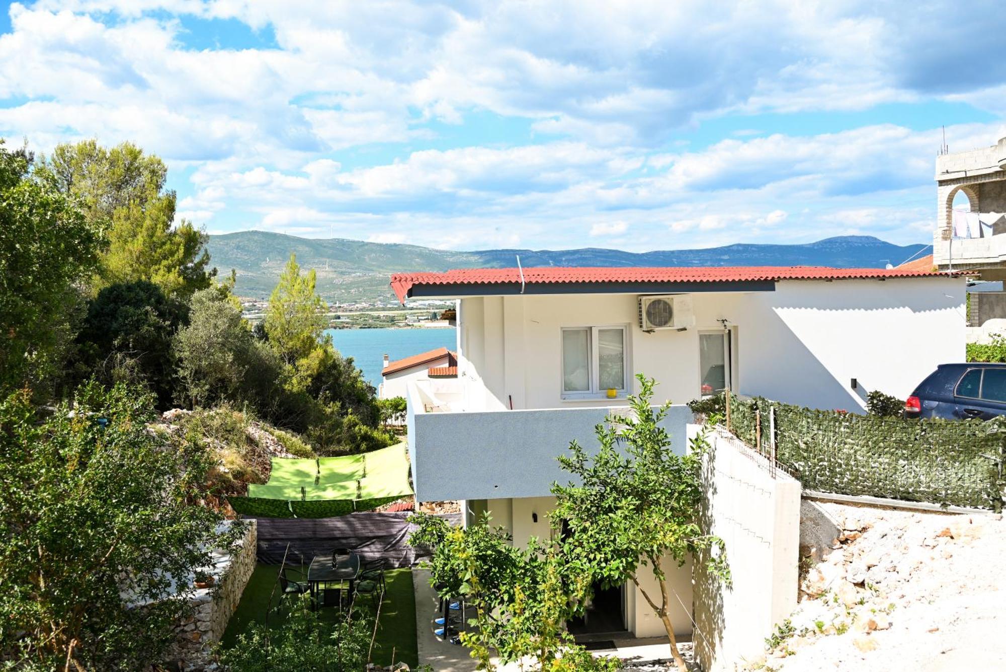 New,Close To The Beach Apartment With Domestic Olive Oil And Wine Трогир Екстериор снимка