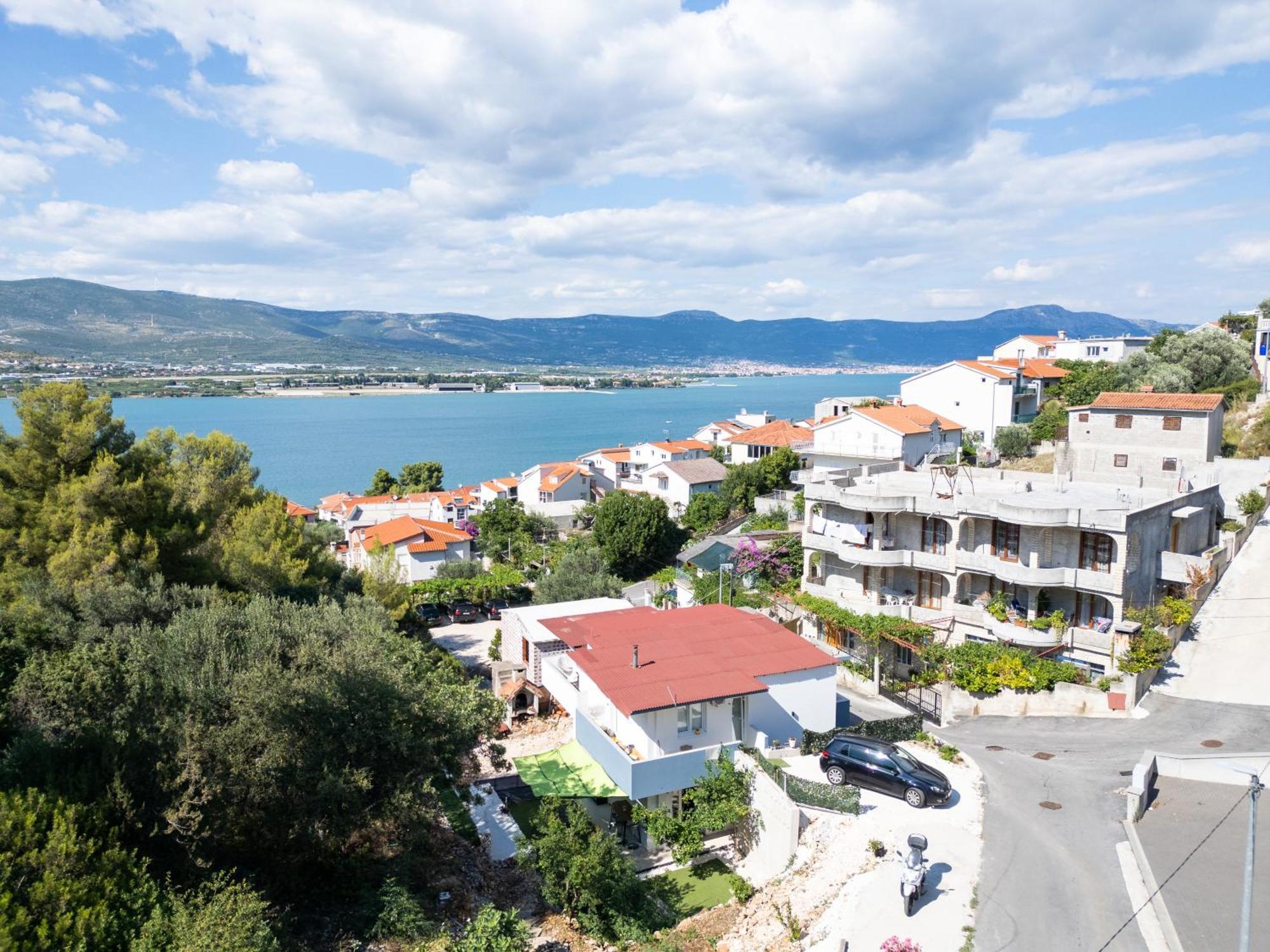 New,Close To The Beach Apartment With Domestic Olive Oil And Wine Трогир Екстериор снимка