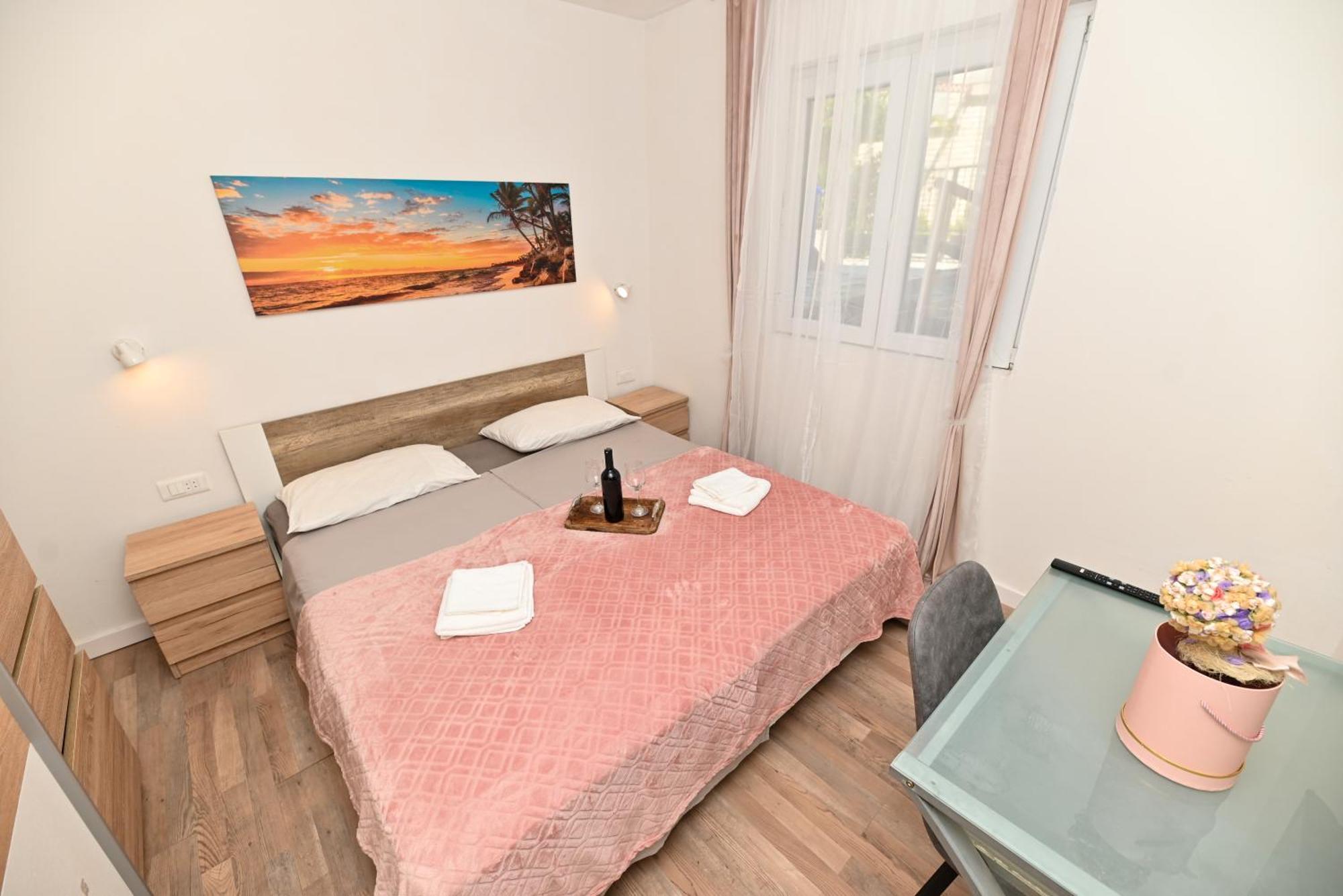 New,Close To The Beach Apartment With Domestic Olive Oil And Wine Трогир Екстериор снимка