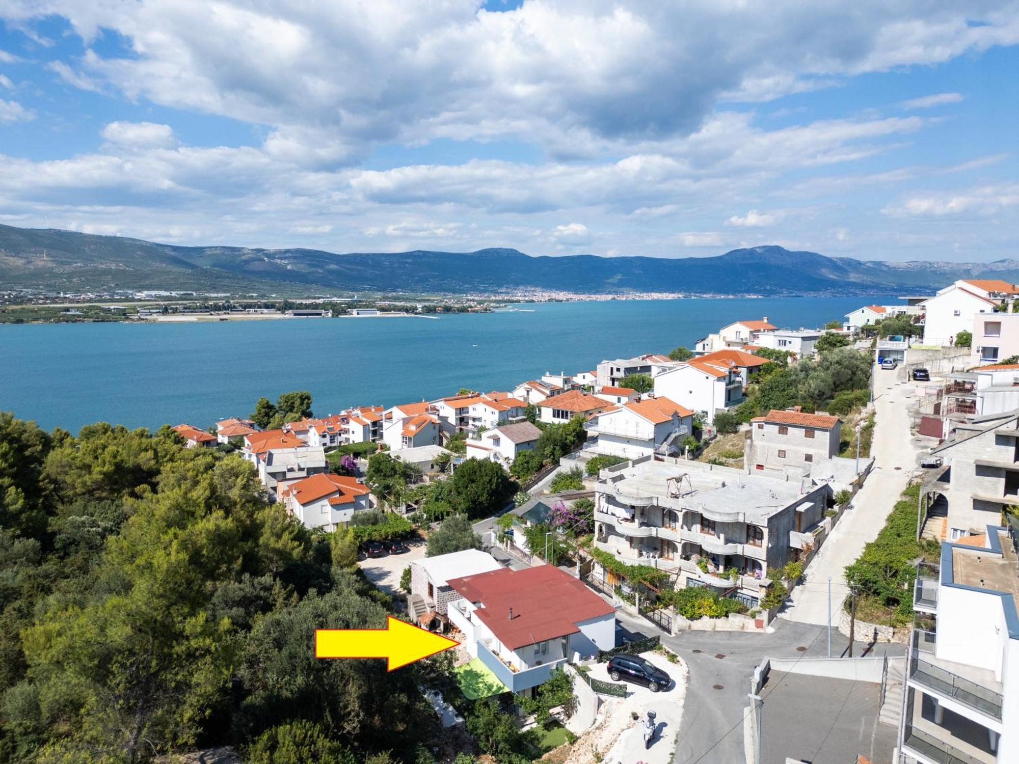 New,Close To The Beach Apartment With Domestic Olive Oil And Wine Трогир Екстериор снимка