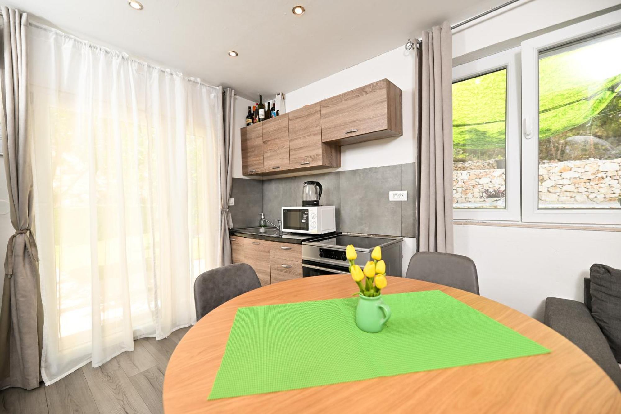 New,Close To The Beach Apartment With Domestic Olive Oil And Wine Трогир Екстериор снимка