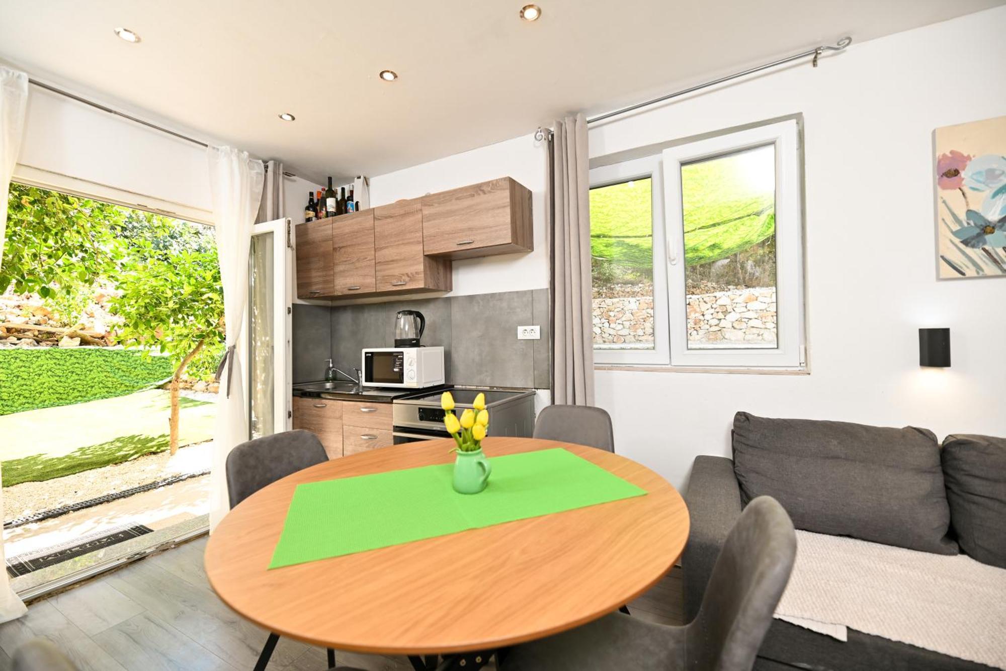 New,Close To The Beach Apartment With Domestic Olive Oil And Wine Трогир Екстериор снимка